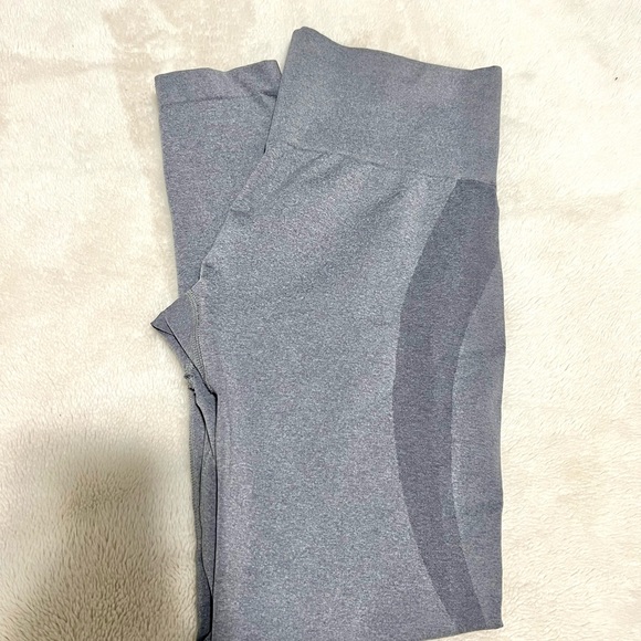 *SOLD* NVGTN Grey Contour Leggings - Picture 4 of 4